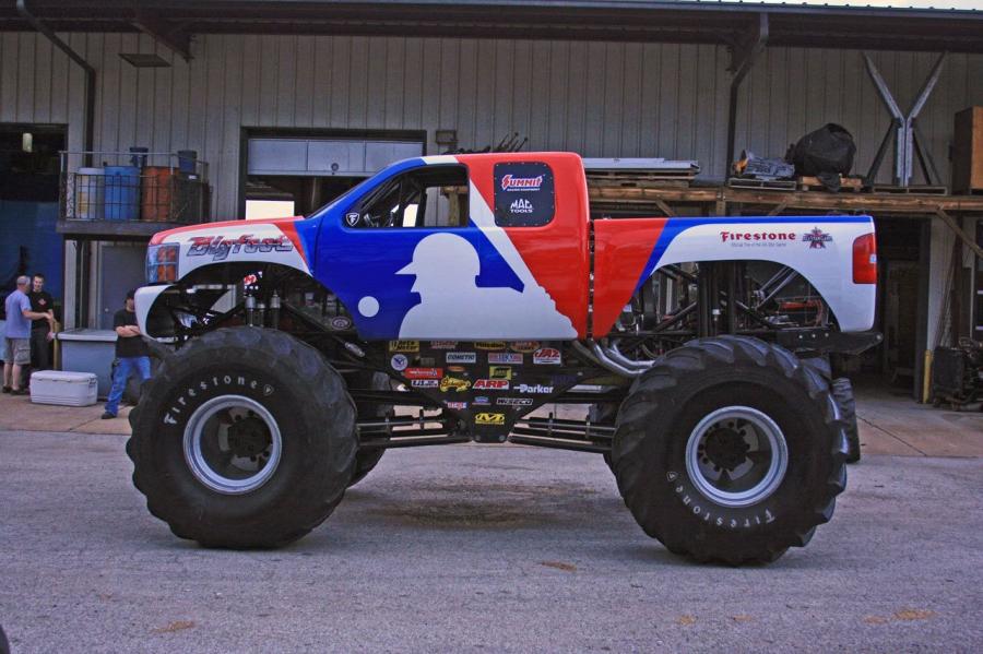  Chevrolet Silverado Monster Truck 2010 года  (фото 2 из 2)